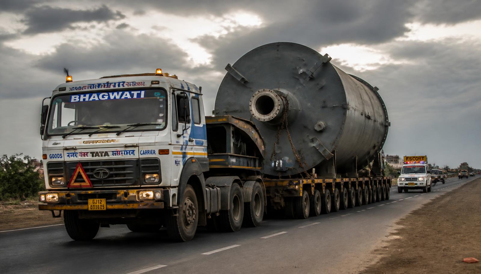 Multi-axle trailer carrying an over-dimensional industrial vessel